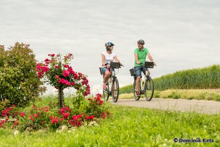 Zwei Radfahrer unterwegs - Foto von Dominik Ketz