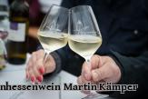 Wein im Glas mit Flonheim Logo - Foto von Rheinhessenwein Martin Kämper