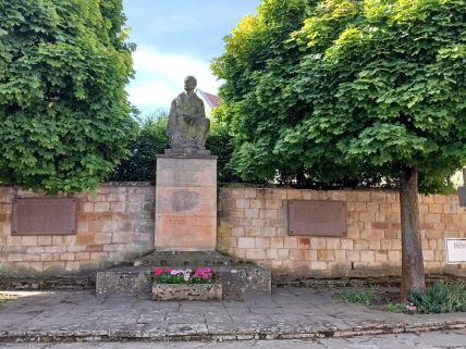 Rundgang durch die Straßen von Mauchenheim