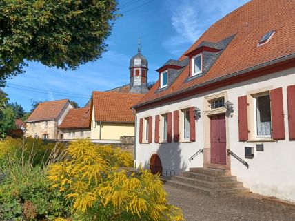 Rundgang durch die Straßen von Mauchenheim