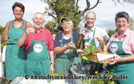 Mitglieder des Altstadtvereins an ihrem Stand - Foto von Altstadtverein Alzey/Wernder Puder